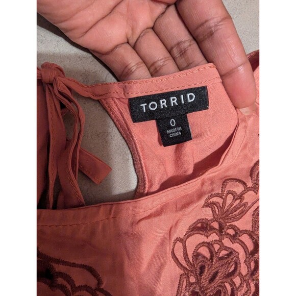 Torrid sleeveless peach embroidery tank top plus Size 0 - Picture 3 of 11